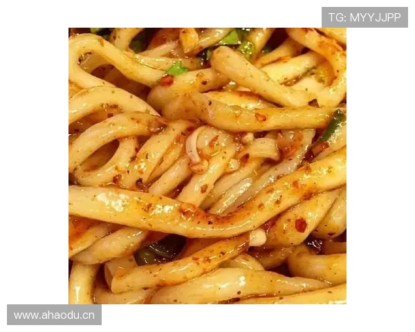 熊朝忠家的米线店开到训练馆隔壁，冠军吃一碗要加三个卤蛋